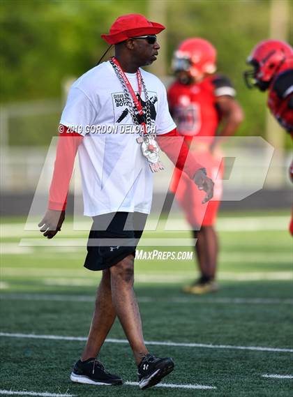 Thumbnail 1 in Cedar Hill Spring Game photogallery.