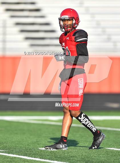 Thumbnail 3 in Cedar Hill Spring Game photogallery.