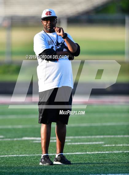 Thumbnail 1 in Cedar Hill Spring Game photogallery.