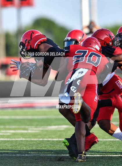 Thumbnail 2 in Cedar Hill Spring Game photogallery.