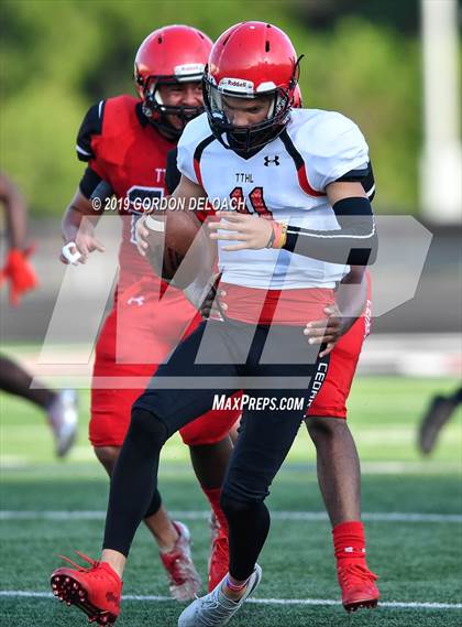 Thumbnail 1 in Cedar Hill Spring Game photogallery.