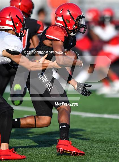 Thumbnail 2 in Cedar Hill Spring Game photogallery.