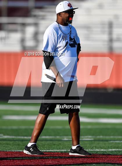 Thumbnail 3 in Cedar Hill Spring Game photogallery.