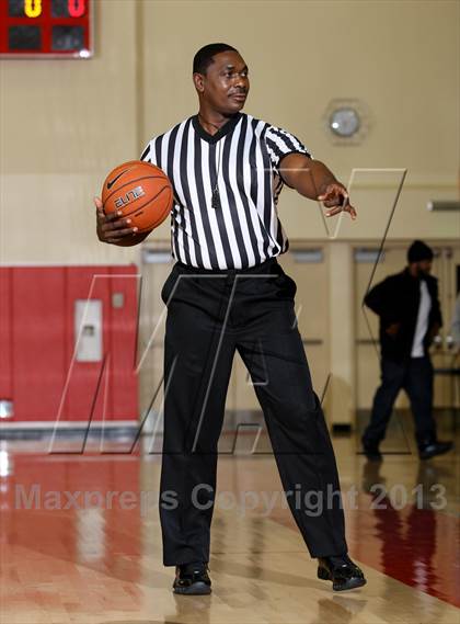 Thumbnail 2 in Bishop Montgomery vs. Price (Seahawk Classic) photogallery.