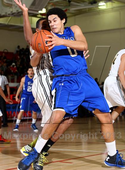 Thumbnail 3 in Bishop Montgomery vs. Price (Seahawk Classic) photogallery.