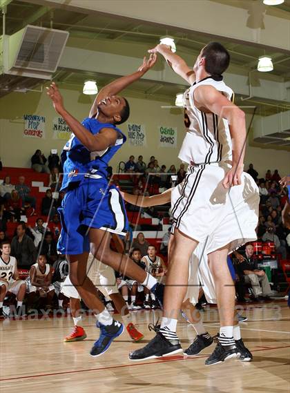 Thumbnail 3 in Bishop Montgomery vs. Price (Seahawk Classic) photogallery.