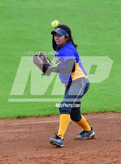 Thumbnail 1 in Lee [Robert E.] vs Pflugerville (NISD Softball Tournament) photogallery.