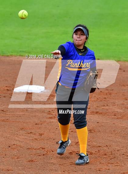 Thumbnail 2 in Lee [Robert E.] vs Pflugerville (NISD Softball Tournament) photogallery.