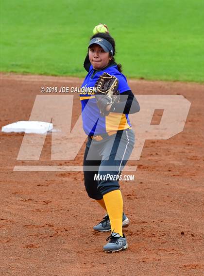 Thumbnail 2 in Lee [Robert E.] vs Pflugerville (NISD Softball Tournament) photogallery.