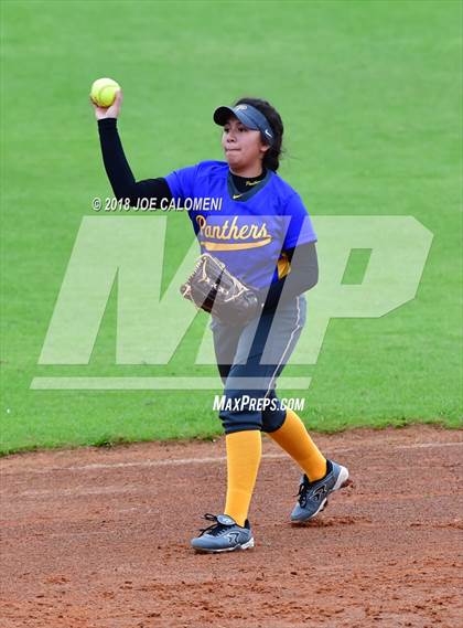 Thumbnail 2 in Lee [Robert E.] vs Pflugerville (NISD Softball Tournament) photogallery.