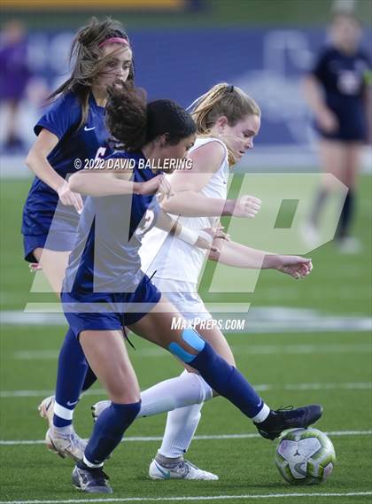 Thumbnail 2 in Allen vs. Coppell (UIL 6A Bi-District Playoff) photogallery.