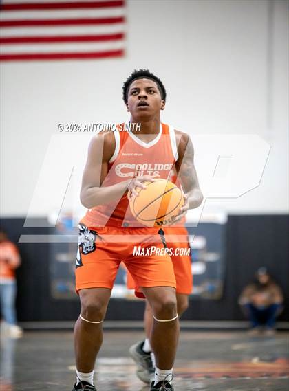 Thumbnail 2 in Flint Hill vs. Coolidge (Battle in the Bull Invitational) photogallery.