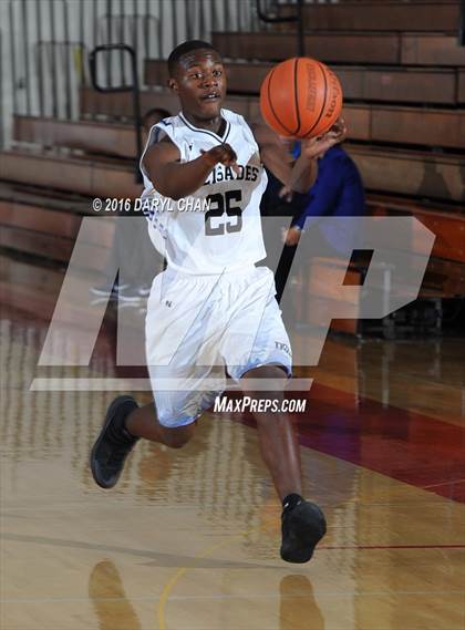 Thumbnail 1 in Crowley vs. Palisades (Rose City Roundball Classic) photogallery.