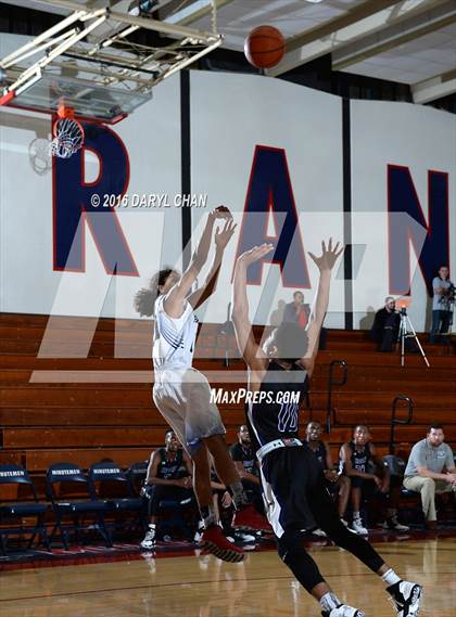 Thumbnail 1 in Crowley vs. Palisades (Rose City Roundball Classic) photogallery.