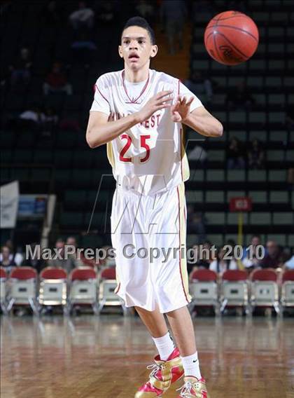 Thumbnail 3 in Half Hollow Hills West vs. Rochester East  (NYSPHSAA Class AA Semifinal) photogallery.