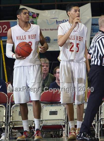 Thumbnail 3 in Half Hollow Hills West vs. Rochester East  (NYSPHSAA Class AA Semifinal) photogallery.