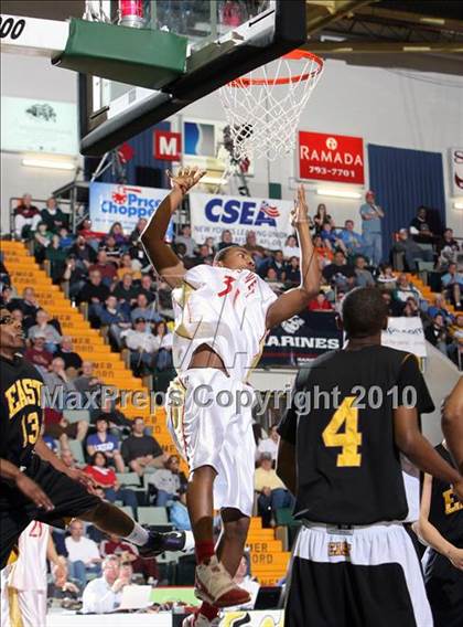 Thumbnail 2 in Half Hollow Hills West vs. Rochester East  (NYSPHSAA Class AA Semifinal) photogallery.