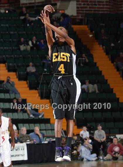 Thumbnail 2 in Half Hollow Hills West vs. Rochester East  (NYSPHSAA Class AA Semifinal) photogallery.