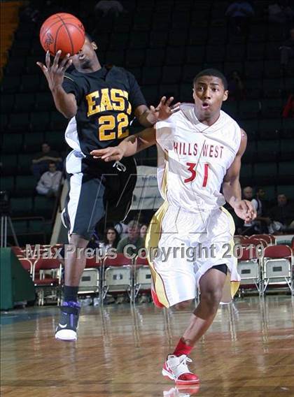 Thumbnail 1 in Half Hollow Hills West vs. Rochester East  (NYSPHSAA Class AA Semifinal) photogallery.