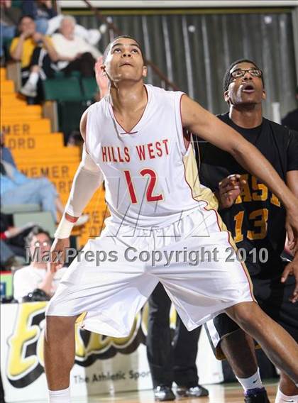 Thumbnail 2 in Half Hollow Hills West vs. Rochester East  (NYSPHSAA Class AA Semifinal) photogallery.