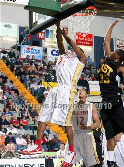 Thumbnail 1 in Half Hollow Hills West vs. Rochester East  (NYSPHSAA Class AA Semifinal) photogallery.
