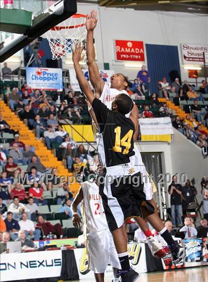 Thumbnail 3 in Half Hollow Hills West vs. Rochester East  (NYSPHSAA Class AA Semifinal) photogallery.
