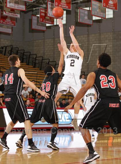 Thumbnail 3 in Mission Prep vs. Buckley (CIF SS D5AA Final) photogallery.