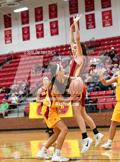 Thumbnail 1 in Chicken Express Classic All Star Game photogallery.
