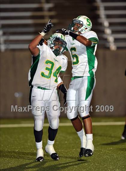 Thumbnail 3 in Sherman vs. Smith (Texas 4A D1 Region II Bi-District Playoffs) photogallery.