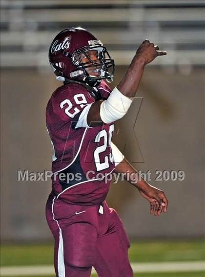 Thumbnail 2 in Sherman vs. Smith (Texas 4A D1 Region II Bi-District Playoffs) photogallery.