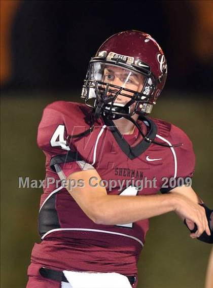 Thumbnail 3 in Sherman vs. Smith (Texas 4A D1 Region II Bi-District Playoffs) photogallery.
