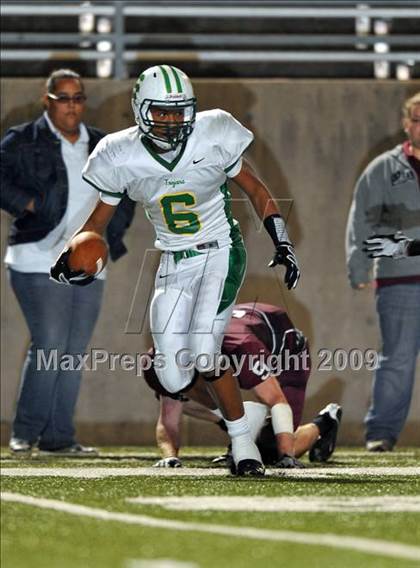 Thumbnail 1 in Sherman vs. Smith (Texas 4A D1 Region II Bi-District Playoffs) photogallery.