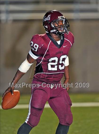 Thumbnail 1 in Sherman vs. Smith (Texas 4A D1 Region II Bi-District Playoffs) photogallery.