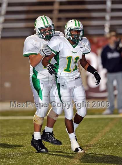 Thumbnail 3 in Sherman vs. Smith (Texas 4A D1 Region II Bi-District Playoffs) photogallery.