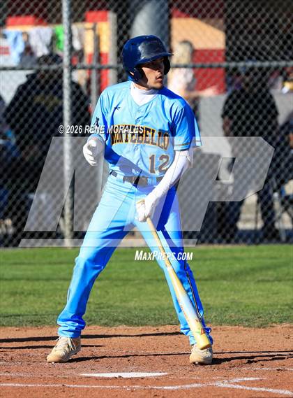 Thumbnail 3 in Montebello vs La Canada photogallery.
