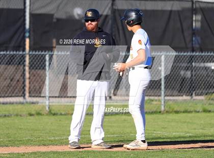 Thumbnail 3 in Montebello vs La Canada photogallery.