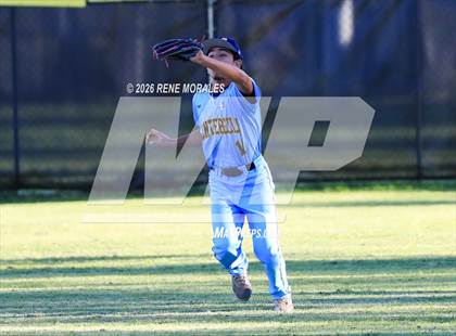 Thumbnail 1 in Montebello vs La Canada photogallery.