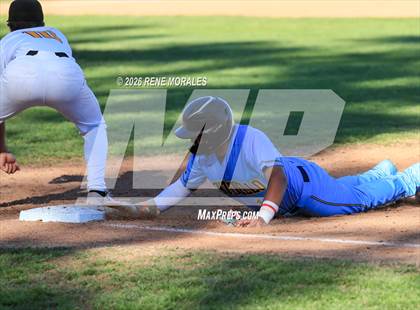 Thumbnail 1 in Montebello vs La Canada photogallery.