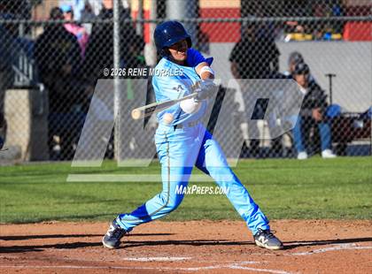 Thumbnail 1 in Montebello vs La Canada photogallery.