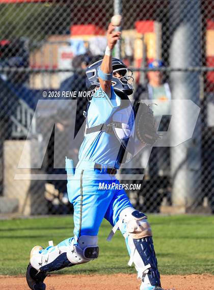Thumbnail 3 in Montebello vs La Canada photogallery.
