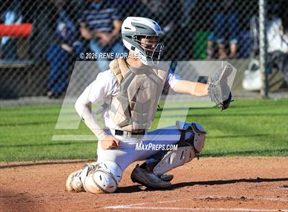 Thumbnail 1 in Montebello vs La Canada photogallery.