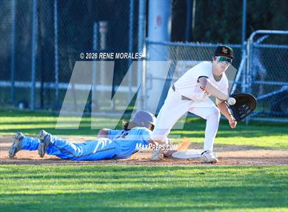 Thumbnail 2 in Montebello vs La Canada photogallery.