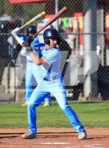 Thumbnail 3 in Montebello vs La Canada photogallery.