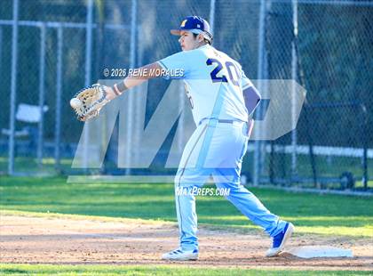 Thumbnail 3 in Montebello vs La Canada photogallery.