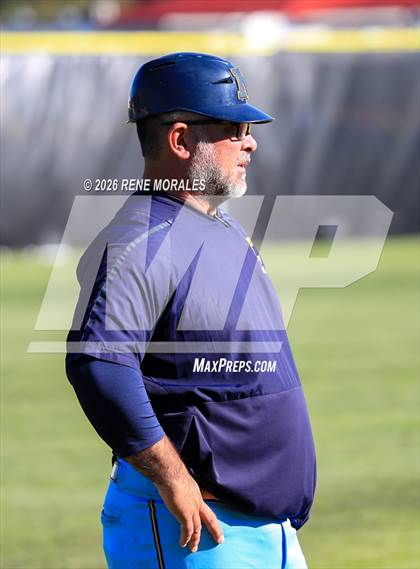 Thumbnail 1 in Montebello vs La Canada photogallery.