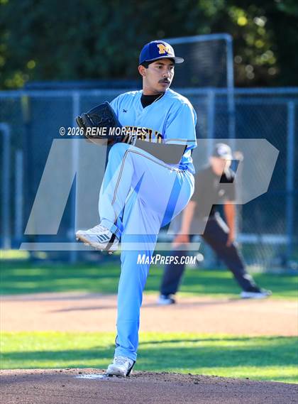 Thumbnail 2 in Montebello vs La Canada photogallery.