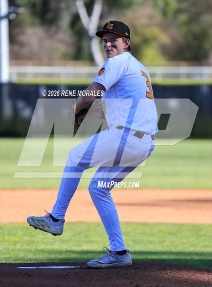 Thumbnail 3 in Montebello vs La Canada photogallery.