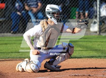 Thumbnail 2 in Montebello vs La Canada photogallery.