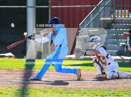 Thumbnail 3 in Montebello vs La Canada photogallery.