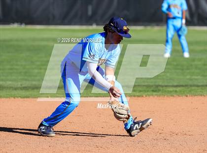 Thumbnail 3 in Montebello vs La Canada photogallery.